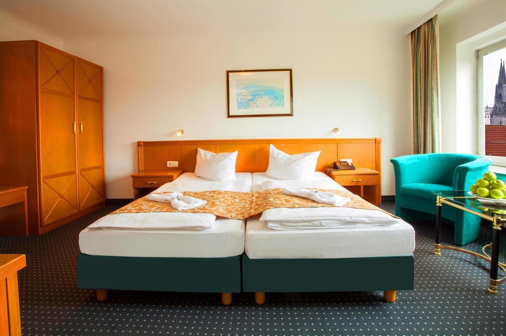 Ina Hotel Royal Кьолн Екстериор снимка